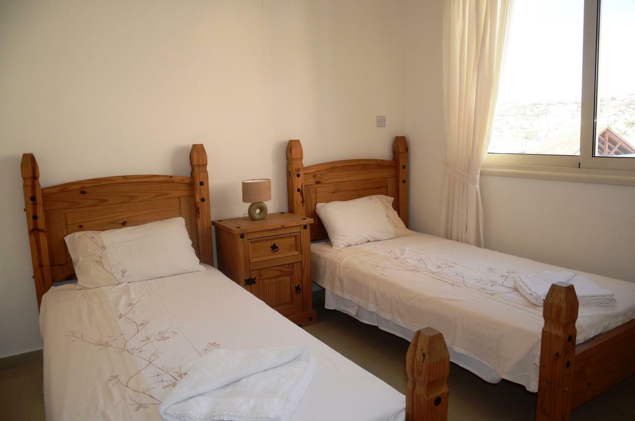 Top Floor, 2 Bedroom Apartment Vanessa D204, Free Wifi, Village View Peyia Room photo